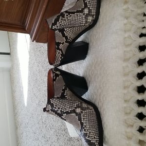 Aquatalia snakeskin print leather mule lwhite, black,color,size 10,heels Italian